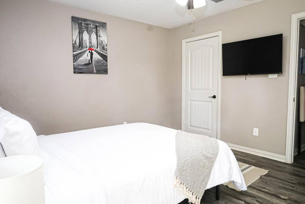 Comfy Two-Bedroom Apartment In Arlington Kültér fotó