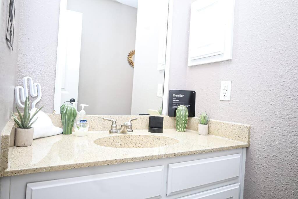 Comfy Two-Bedroom Apartment In Arlington Kültér fotó