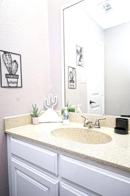 Comfy Two-Bedroom Apartment In Arlington Kültér fotó