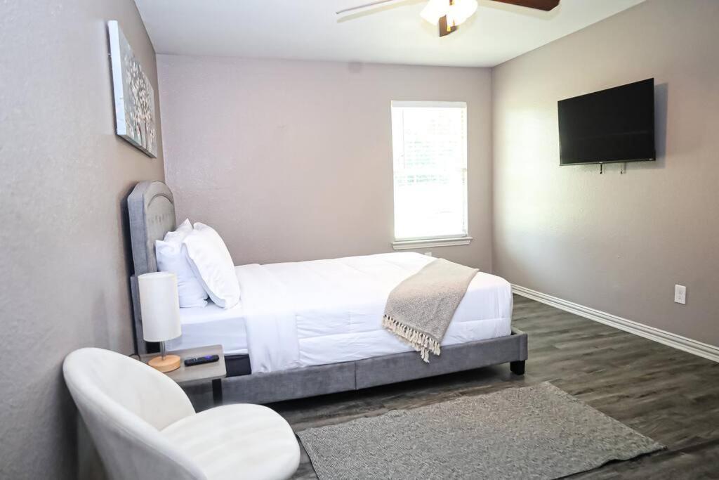 Comfy Two-Bedroom Apartment In Arlington Kültér fotó