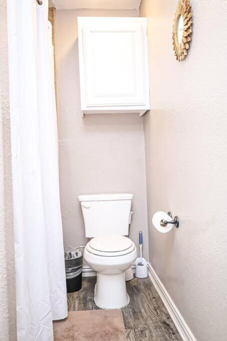 Comfy Two-Bedroom Apartment In Arlington Kültér fotó
